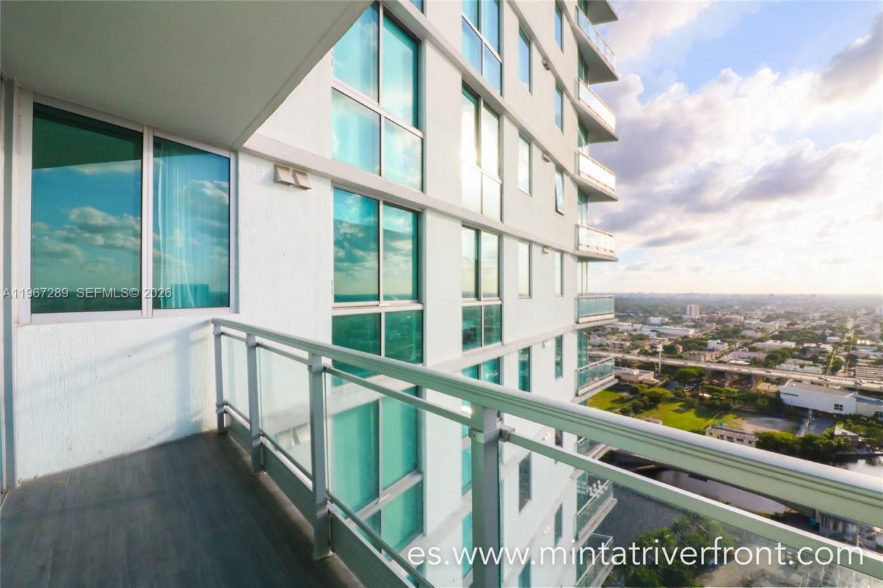92 SW 3rd St , Unit 2706, Miami, FL 33130 Photo