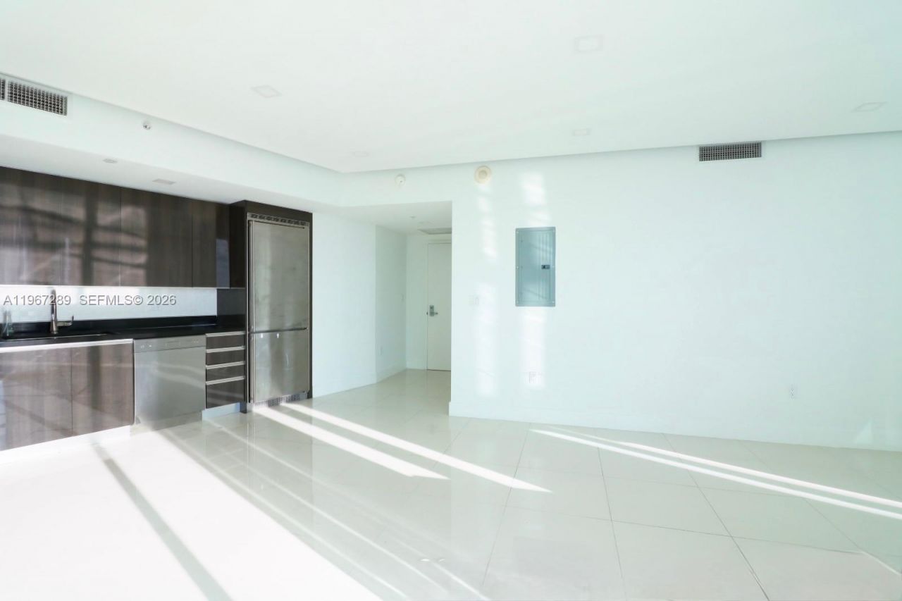 92 SW 3rd St, Unit 2706, Miami, FL 33130 Photo