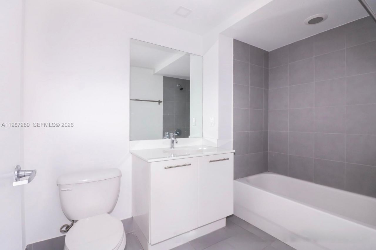 92 SW 3rd St, Unit 2706, Miami, FL 33130 Photo