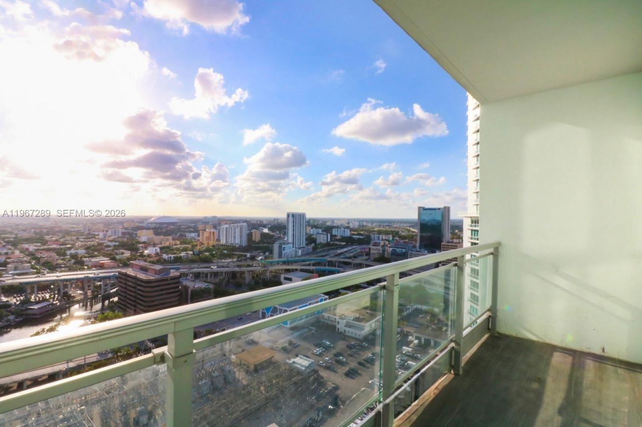 92 SW 3rd St, Unit 2706, Miami, FL 33130 Photo