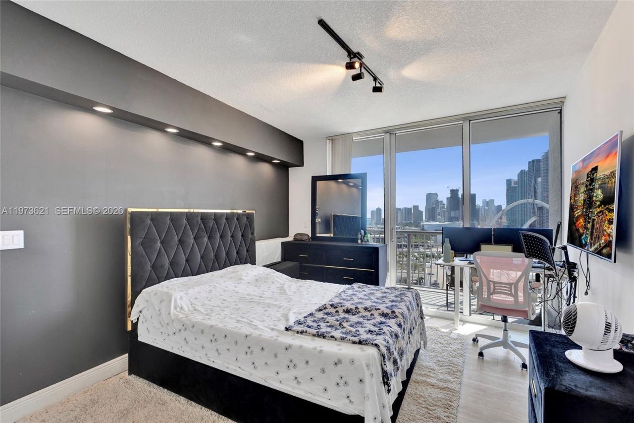 1750 N Bayshore Dr, Unit 2510, Miami, FL 33132 Photo