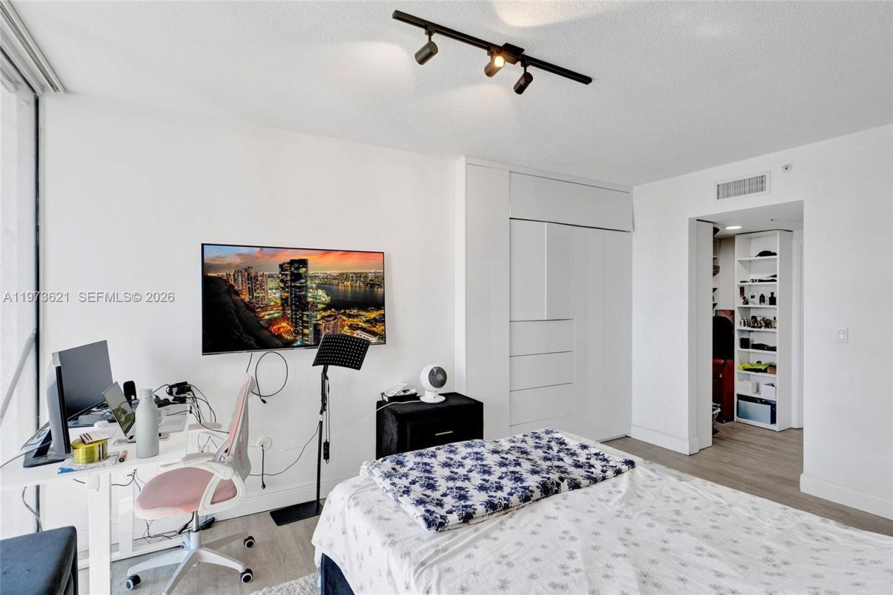 1750 N Bayshore Dr, Unit 2510, Miami, FL 33132 Photo