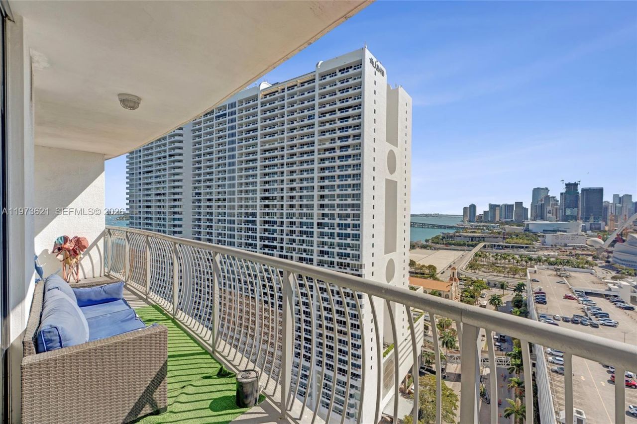 1750 N Bayshore Dr, Unit 2510, Miami, FL 33132 Photo
