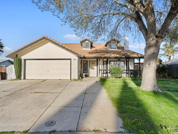 454 Oakwood Dr, Los Banos, CA 93635