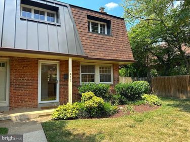411 HAMPTON COURT, Unit 147, FALLS CHURCH, VA 22046