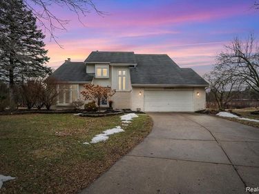 29690 Canterbury Court, Farmington Hills, MI 48331