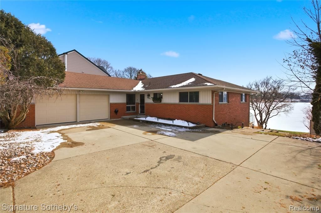 2497 W Walton Boulevard , Waterford Township, MI 48329 Main Photo