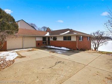 2497 W Walton Boulevard , Waterford Twp, MI 48329