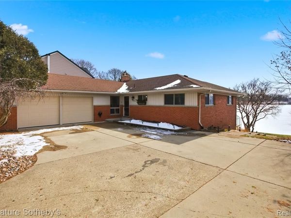 2497 W Walton Boulevard , Waterford Twp, MI 48329