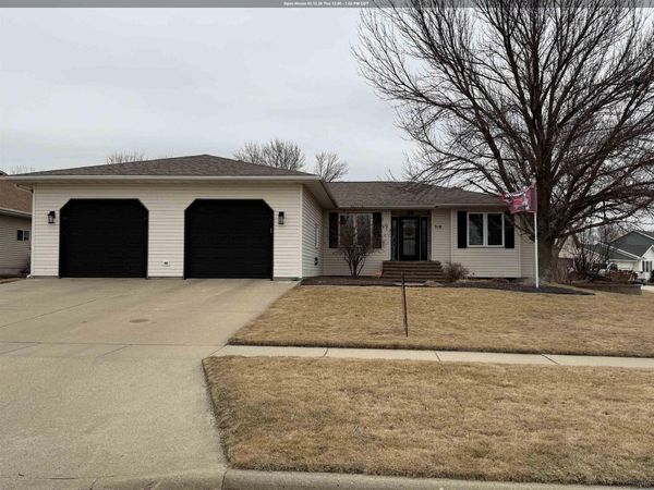318 St Andrews Court, Vermillion, SD 57069