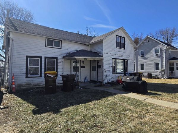 807-809 W Pleasant Street, FREEPORT, IL 61032