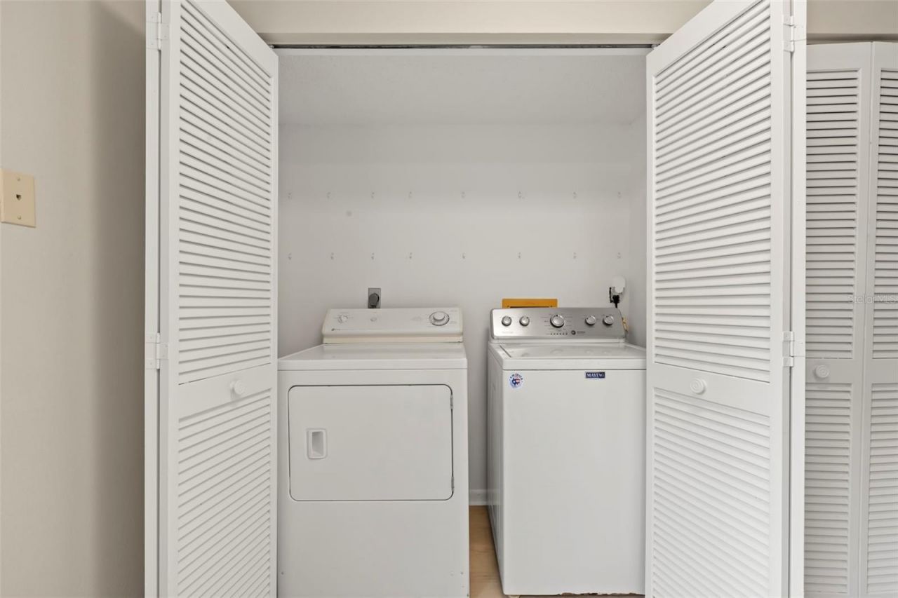 476 Santa Cruz Place Ne, Unit B, Saint Petersburg, FL 33703 Photo