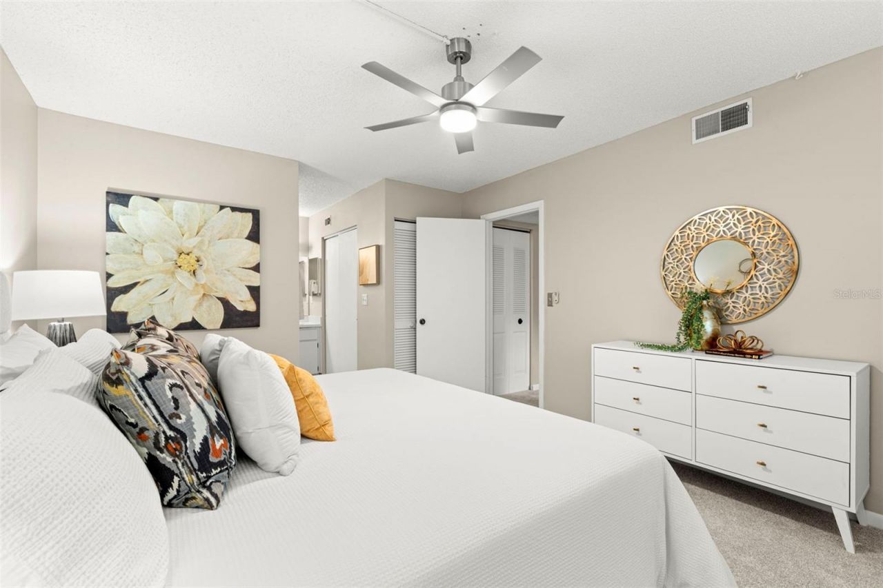 476 Santa Cruz Place Ne, Unit B, Saint Petersburg, FL 33703 Photo