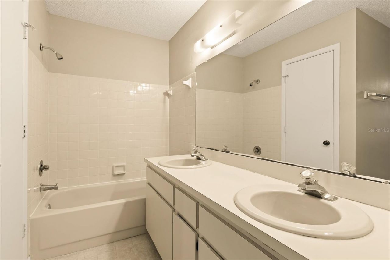 476 Santa Cruz Place Ne, Unit B, Saint Petersburg, FL 33703 Photo