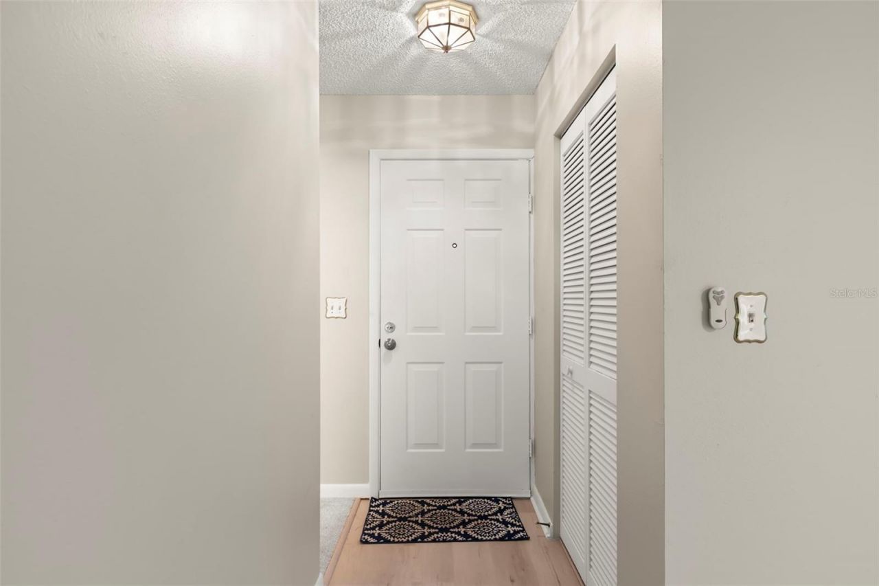 476 Santa Cruz Place Ne, Unit B, Saint Petersburg, FL 33703 Photo