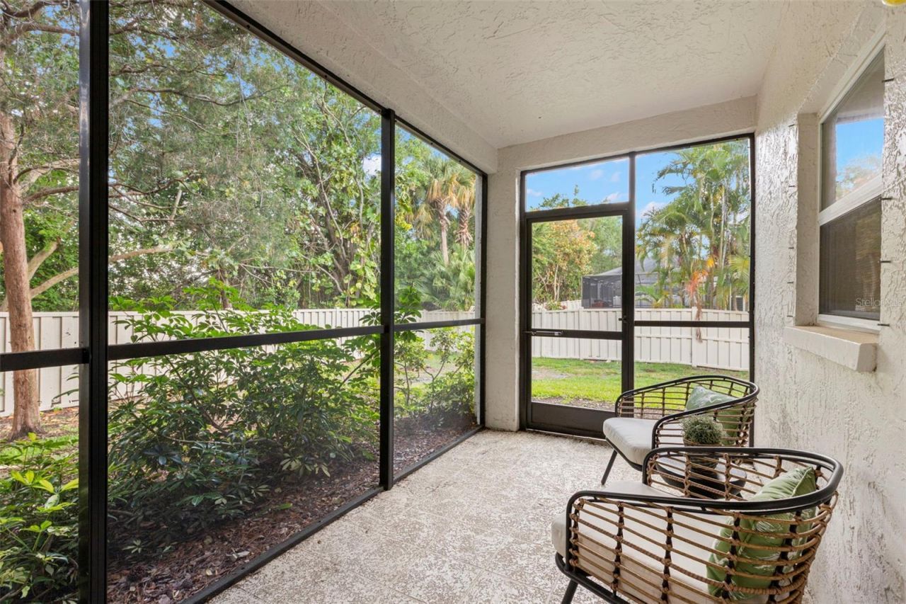 476 Santa Cruz Place Ne, Unit B, Saint Petersburg, FL 33703 Photo