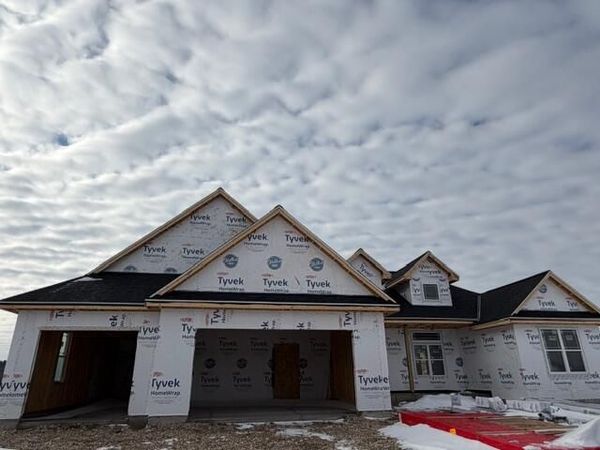 527 Talbots Woods Dr, Dousman, WI 53118