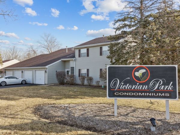 3 N Victoria Lane , Unit B, Streamwood, IL 60107
