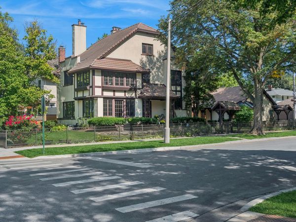 800 N Oak Park Avenue , Oak Park, IL 60302