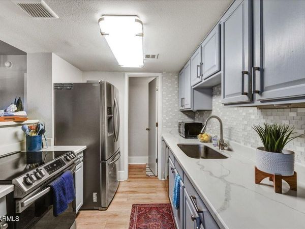 8859 N 12TH Place, Phoenix, AZ 85020