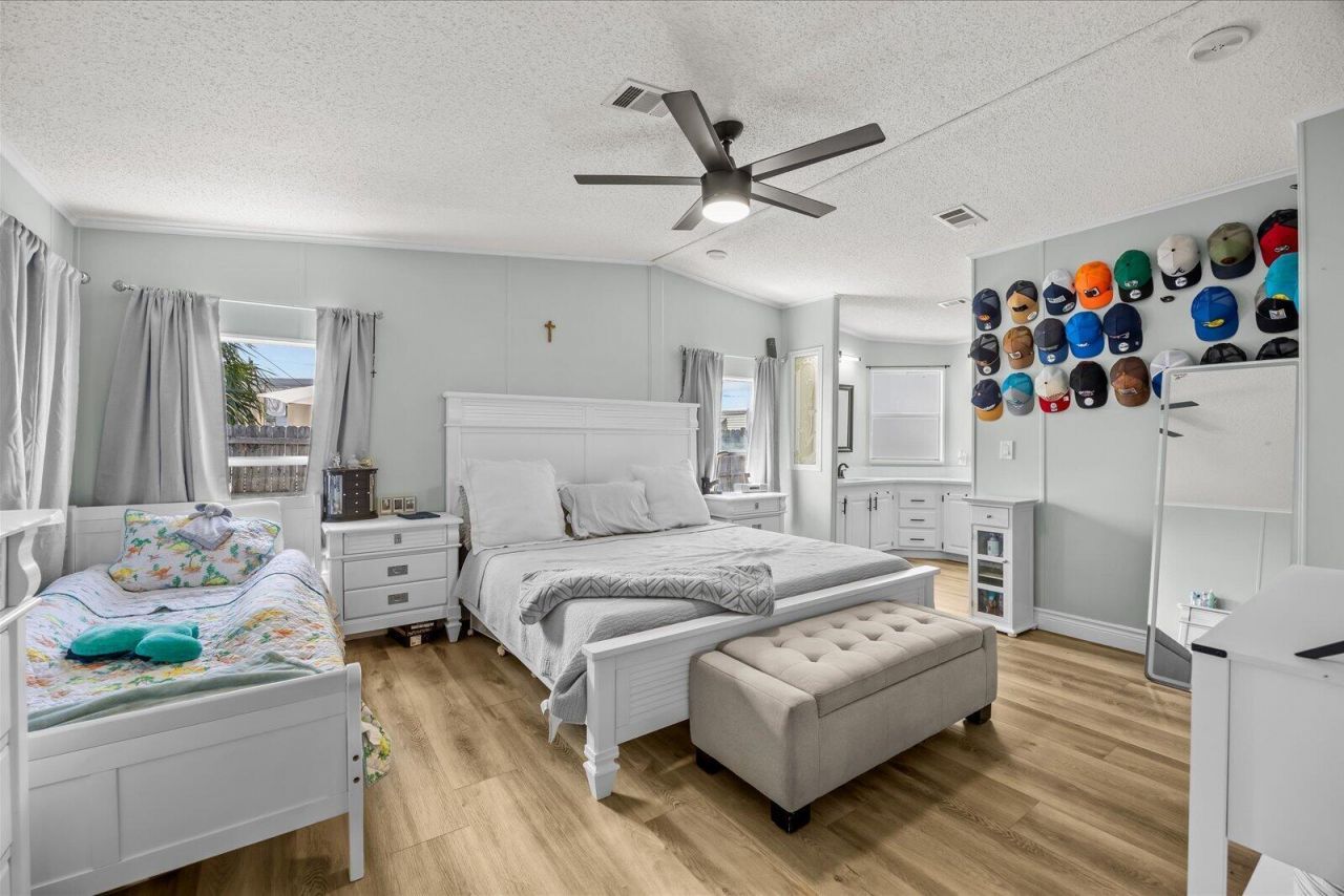 8110 SE Eagle Avenue, Hobe Sound, FL 33455 Photo