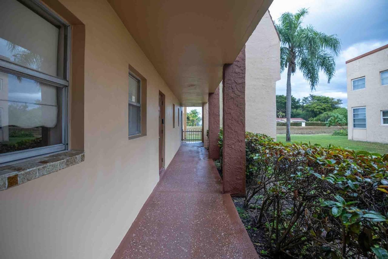 9041 Sunrise Lakes Boulevard, Unit 111, Sunrise, FL 33322 Photo