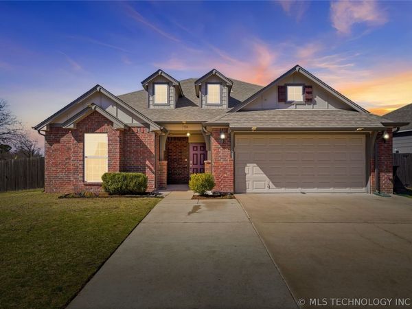 7314 S Laurel Place, Broken Arrow, OK 74011