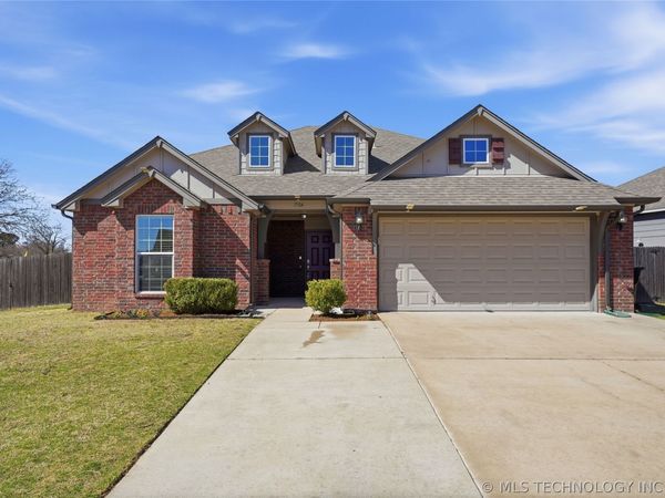 7314 S Laurel Place, Broken Arrow, OK 74011