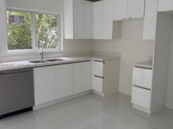 3131 NW 60 St. , Miami, FL 33142