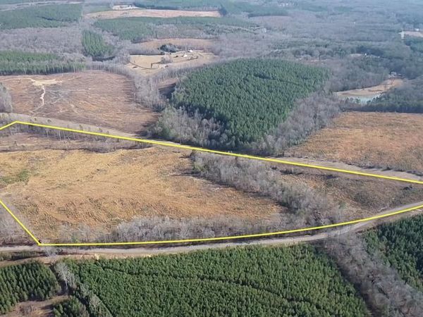 1 COMMUNITY HOUSE RD , KENTS STORE, VA 23084