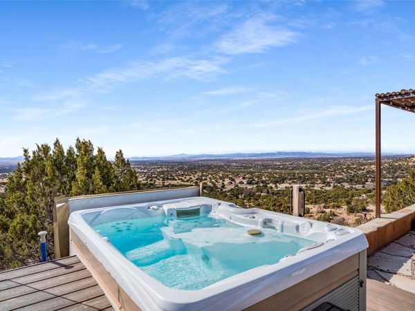 89 Coyote Crossing, Santa Fe, NM 87508