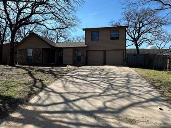 721 Timberoaks Drive, Azle, TX 76020
