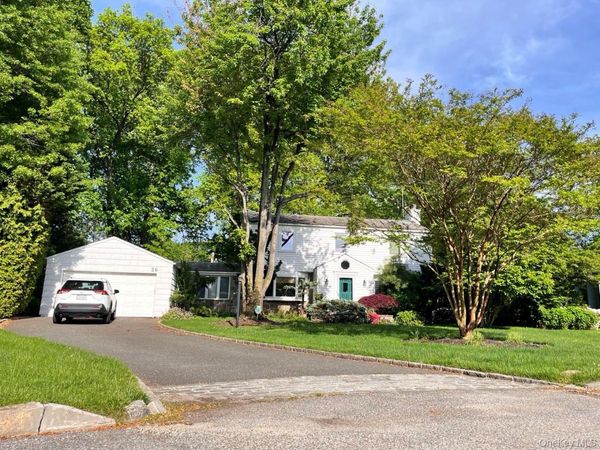 26 Polo Field Lane, Lake Success, NY 11020