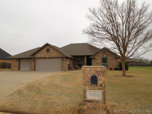 1002 Springfield Court , Durant, OK 74701