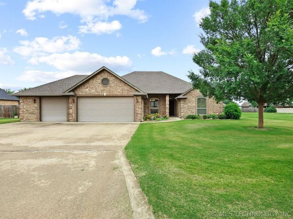 1002 Springfield Court, Durant, OK 74701