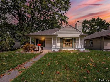 24628 Carlysle Street W , Dearborn, MI 48124