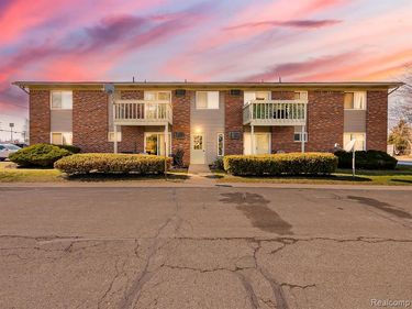 121 E Van Riper Road, Fowlerville Vlg, MI 48836