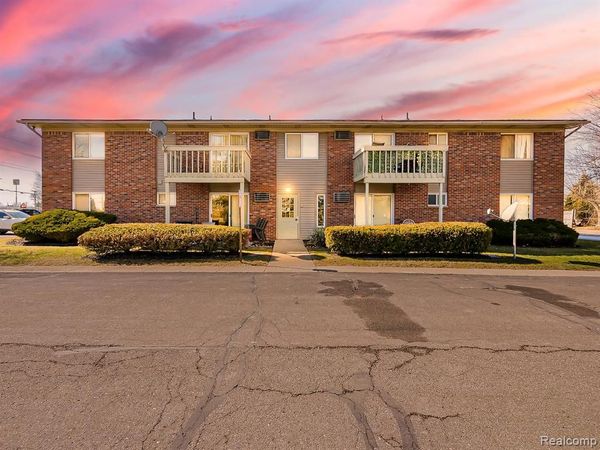 121 E Van Riper Road , Fowlerville Vlg, MI 48836