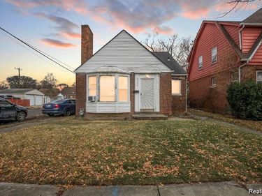 8362 CLOVERLAWN Street , Detroit, MI 48204