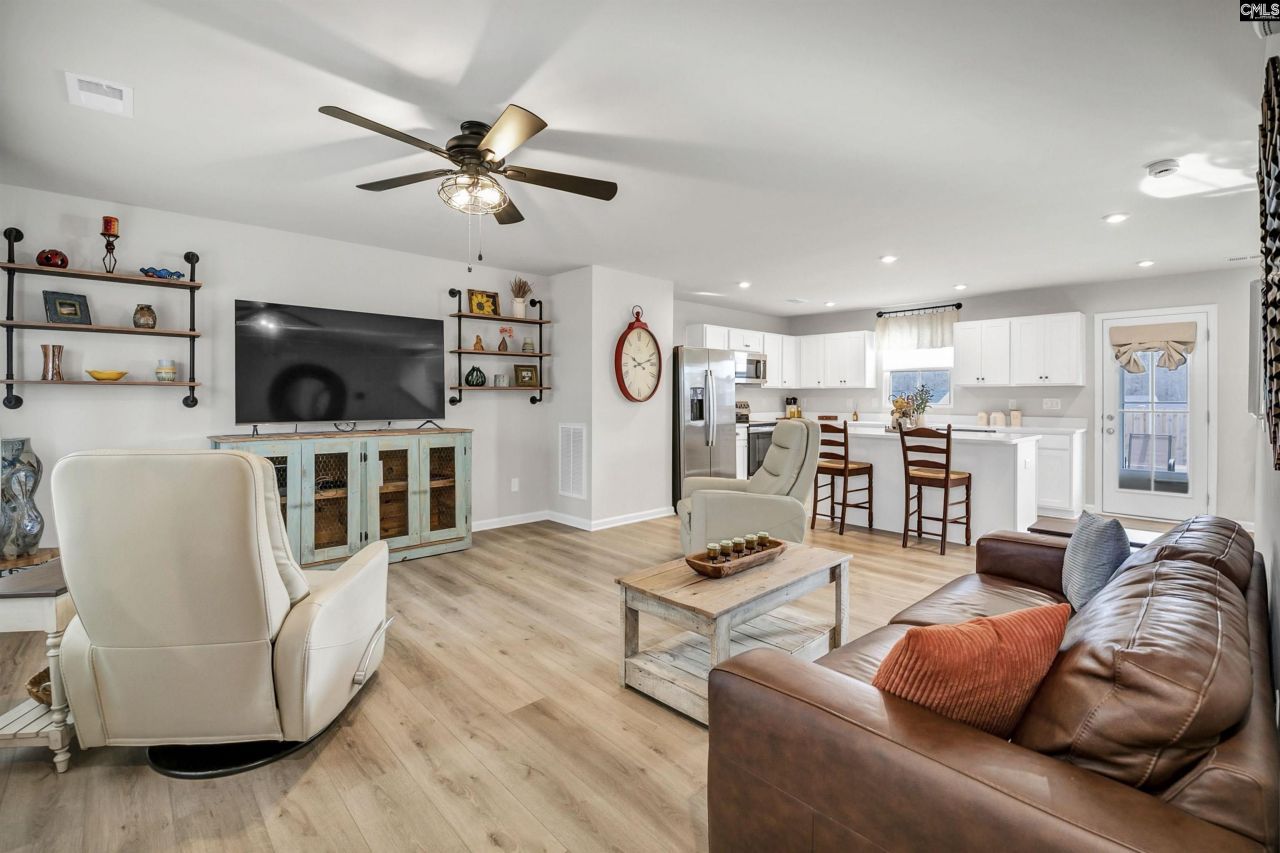 3043 Blue Brook Lane  Photo 4