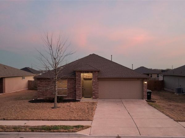 300 Camellia DR, Hutto, TX 78634