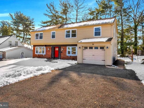 18 HINSDALE LANE , WILLINGBORO, NJ 08046