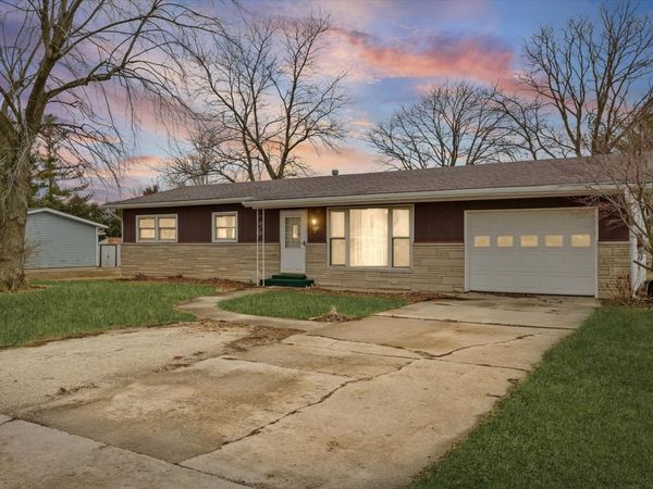 212 N 7th Street , Cissna Park, IL 60924