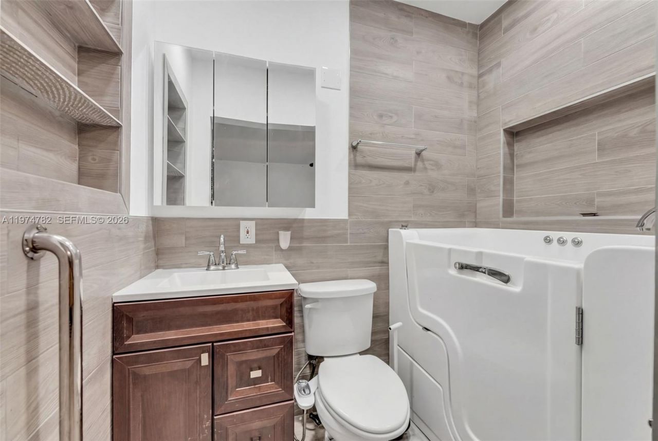 480 NE 109th St, Miami, FL 33161 Photo