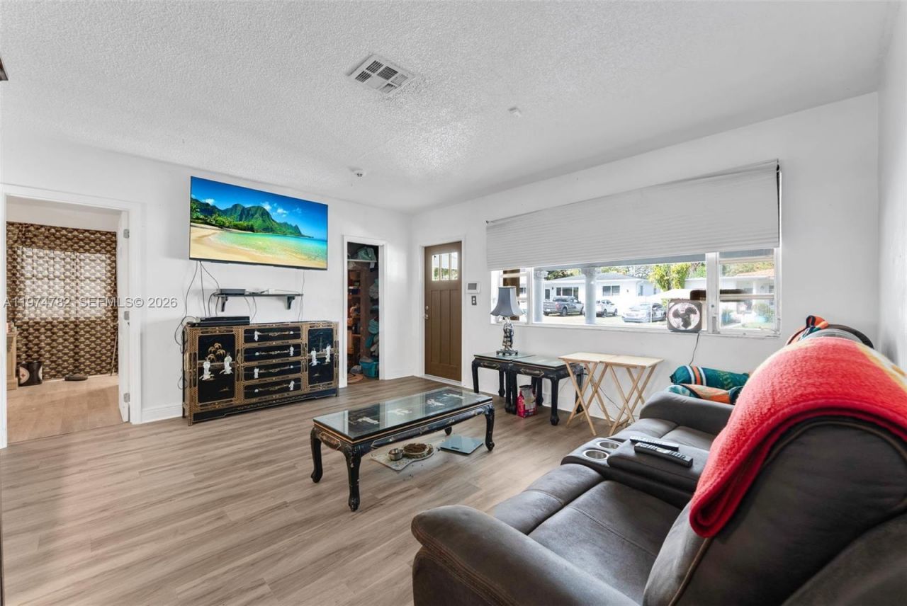 480 NE 109th St, Miami, FL 33161 Photo