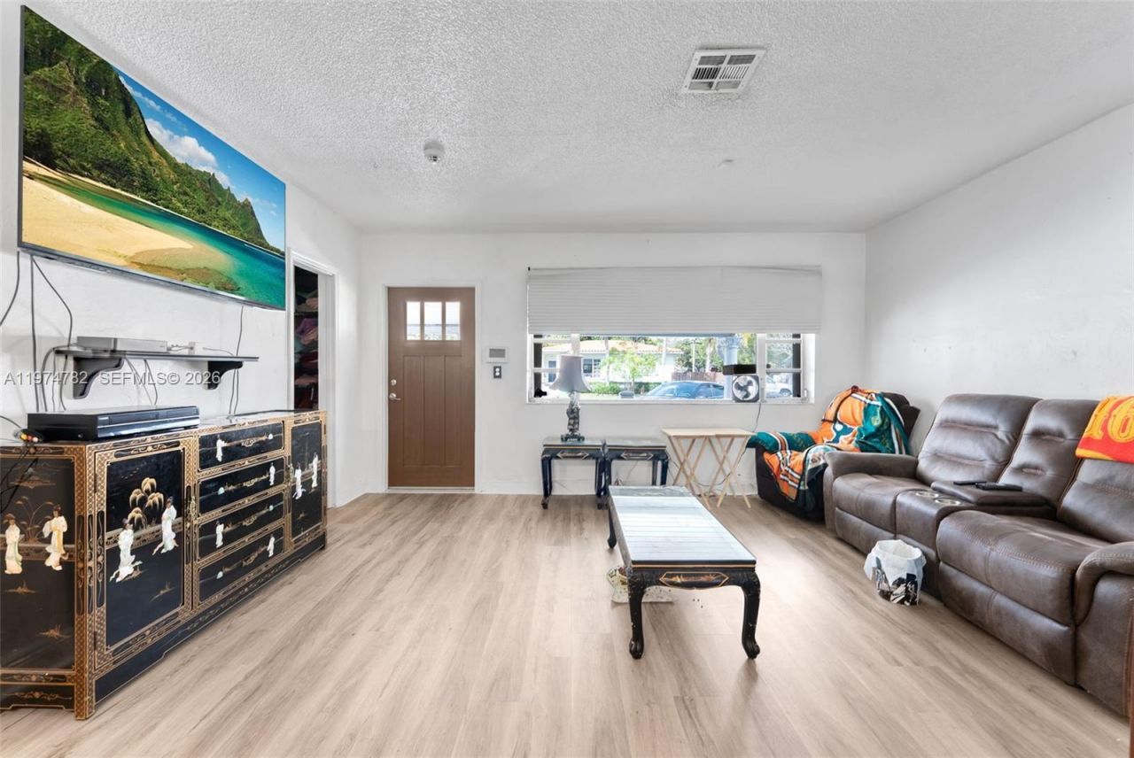 480 NE 109th St, Miami, FL 33161 Photo