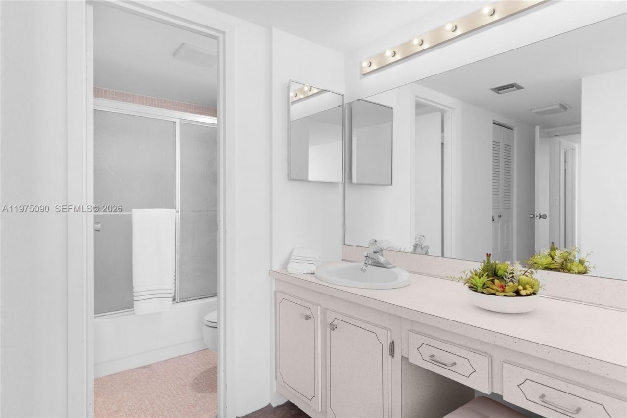 3625 N Country Club Dr, Unit 1401, Aventura, FL 33180 Photo