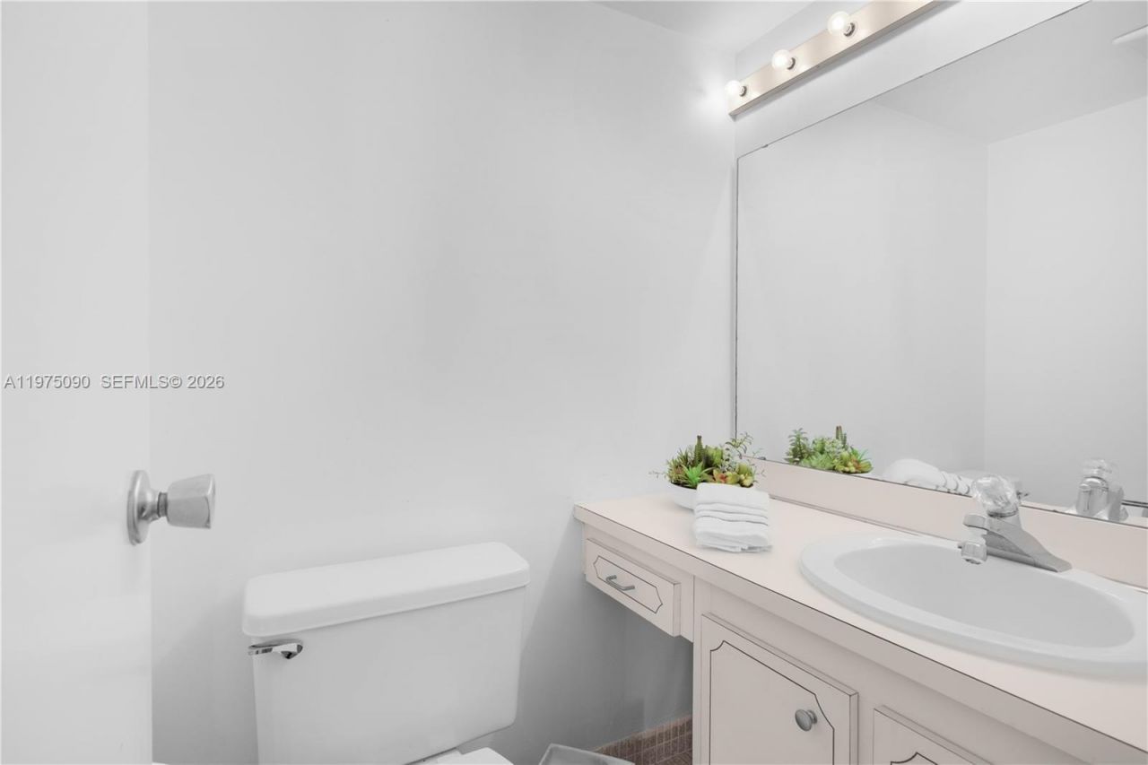 3625 N Country Club Dr, Unit 1401, Aventura, FL 33180 Photo