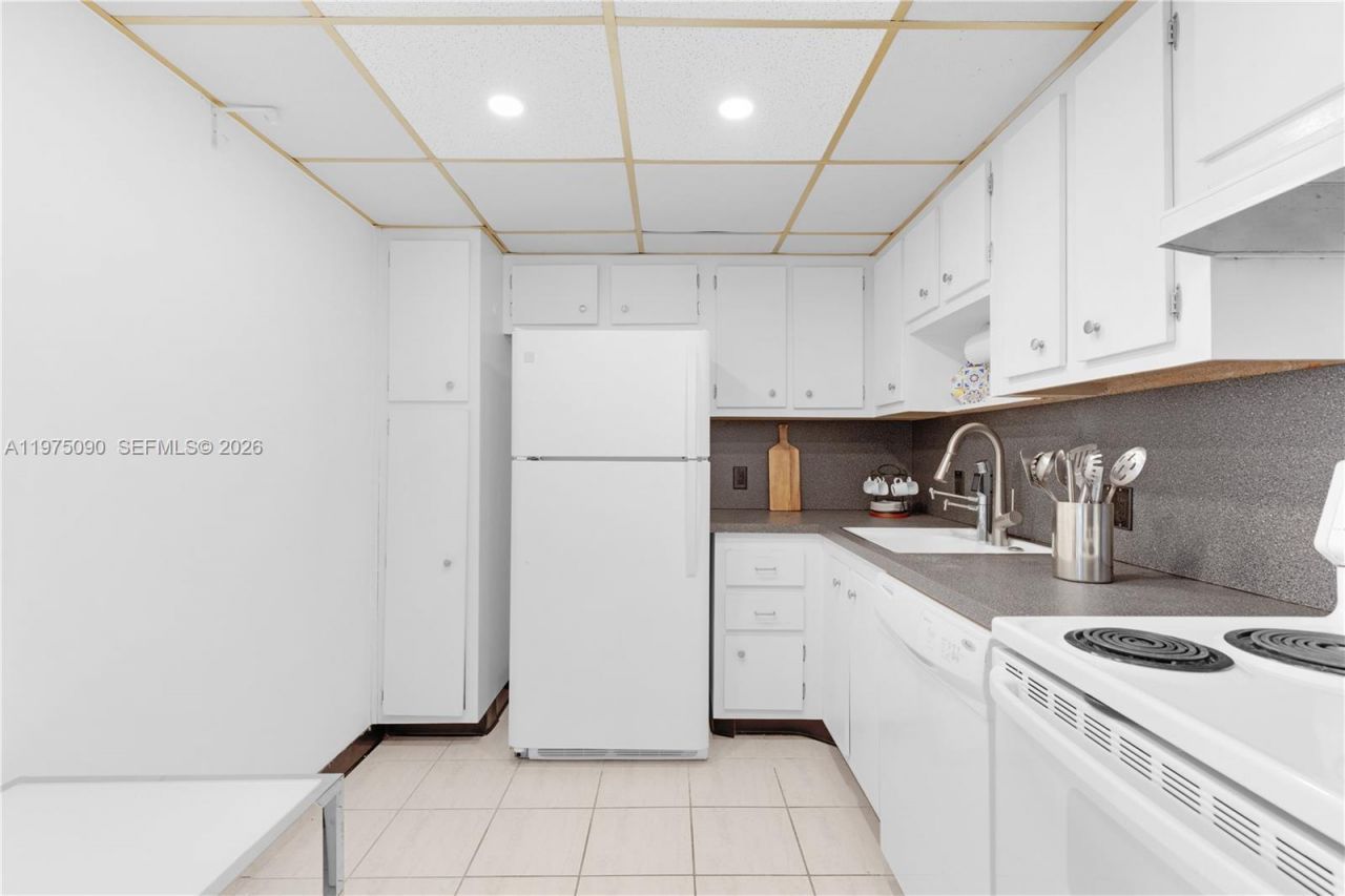 3625 N Country Club Dr, Unit 1401, Aventura, FL 33180 Photo