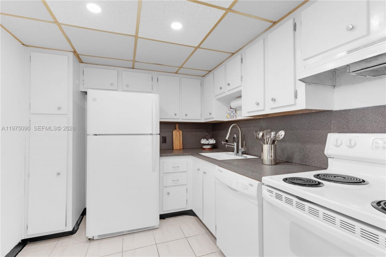 3625 N Country Club Dr, Unit 1401, Aventura, FL 33180 Photo